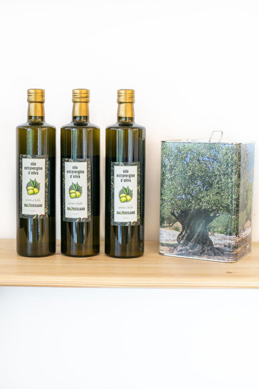 Olio extra vergine d'oliva in latta